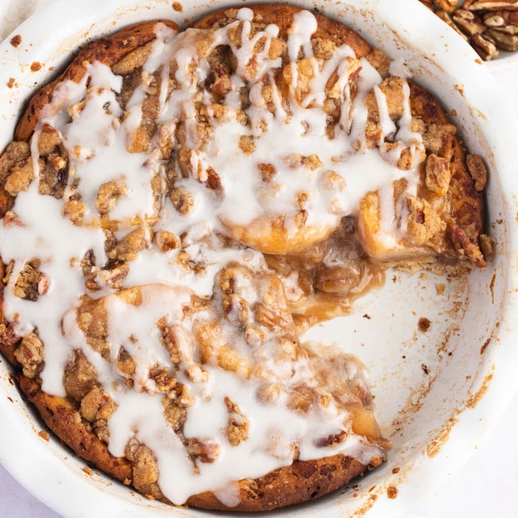 Homemade Cinnamon Roll Dutch Apple Pie