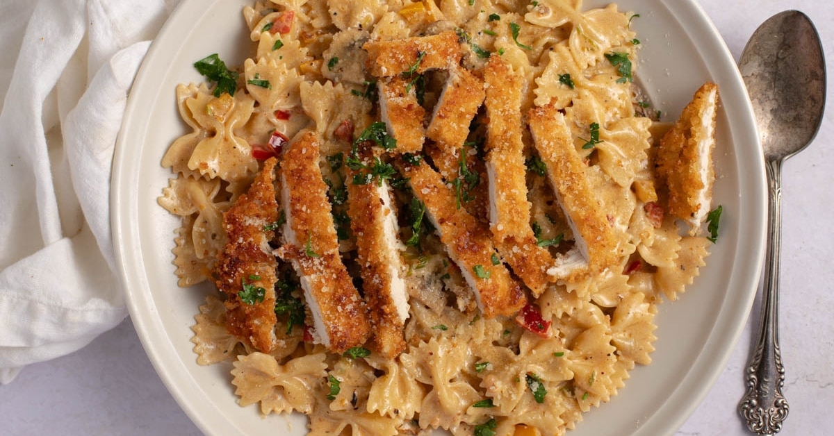 Homemade Chicken Pasta with Farfalle, Mushrooms and Bell Peppers