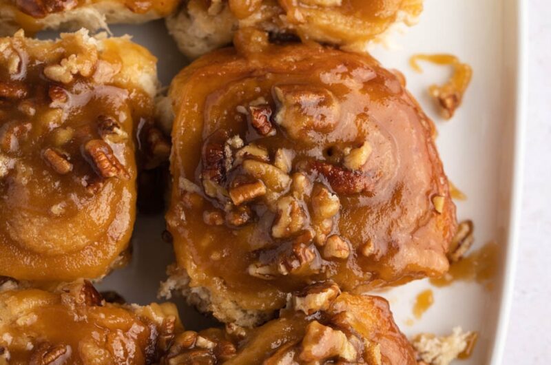 Caramel Pecan Cinnamon Rolls (Easy Recipe)